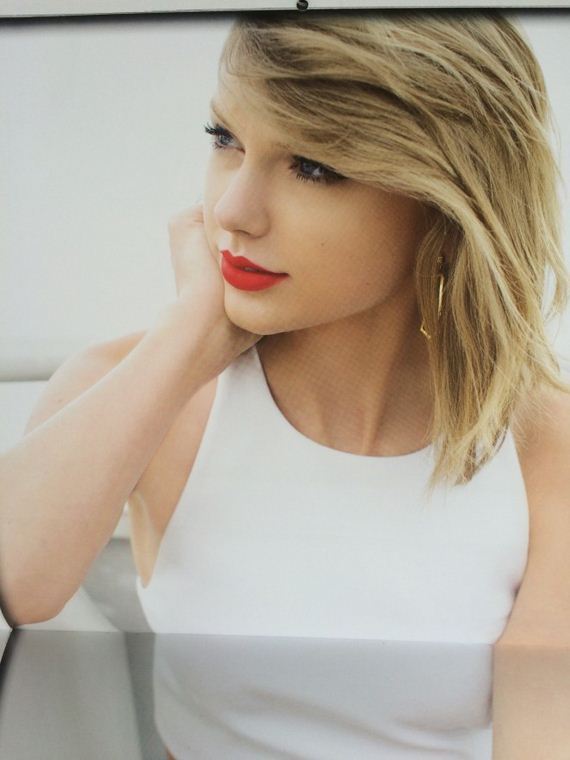 Taylor-Swift -Official